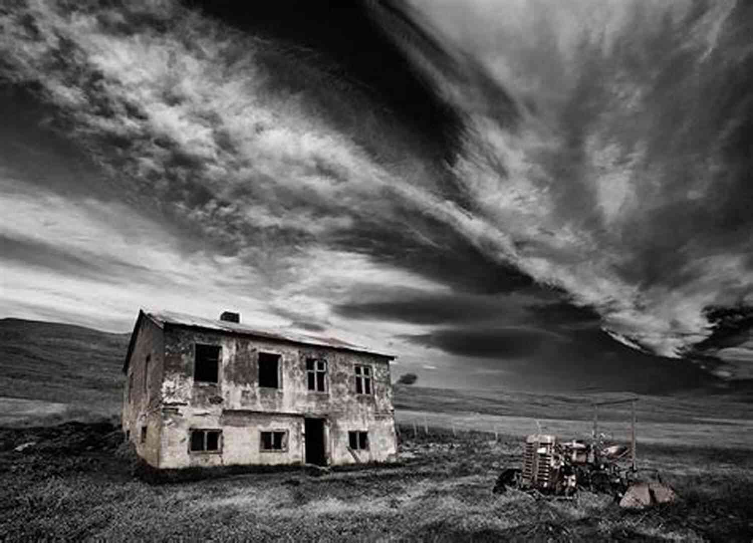 The New World: A Desolate Landscape Engulfed In Chaos Sanctuary: A Postapocalyptic Novel (The New World 3)